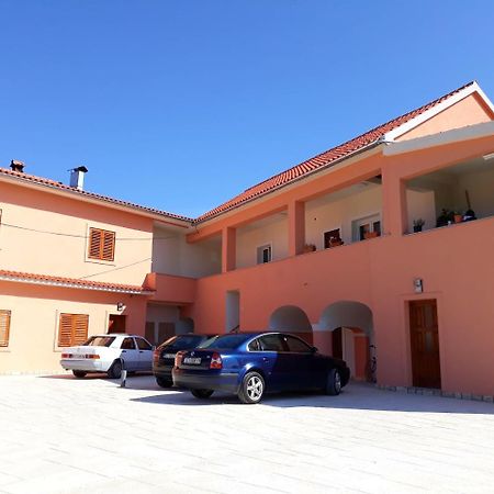 Apartments Leon 宁 外观 照片