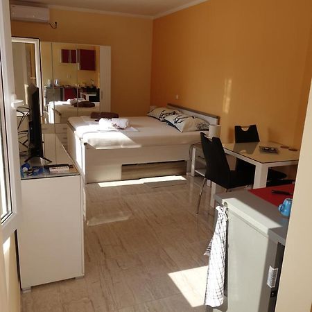 Apartments Leon 宁 外观 照片