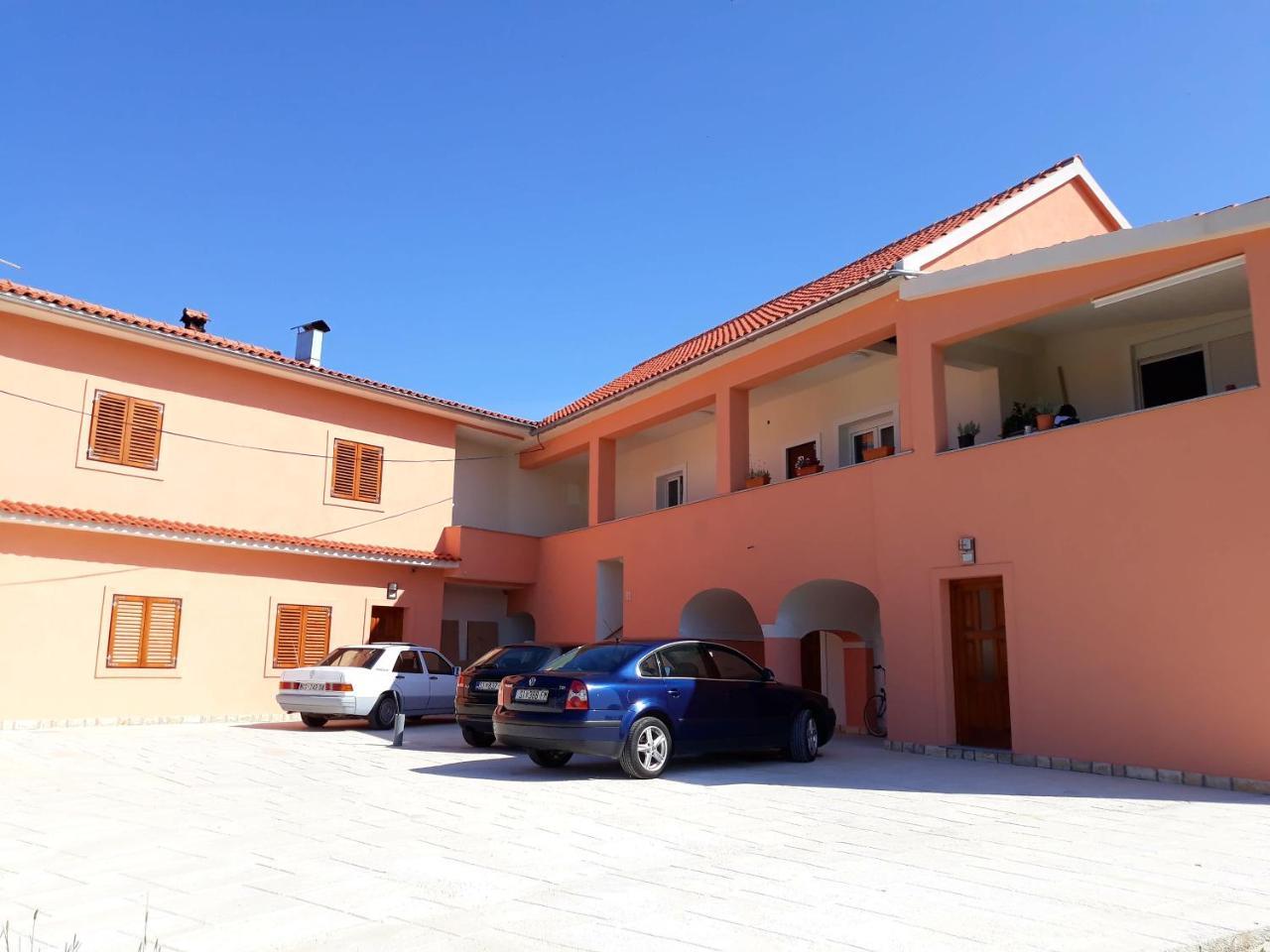 Apartments Leon 宁 外观 照片