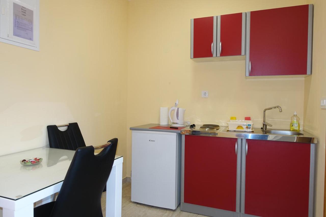 Apartments Leon 宁 外观 照片