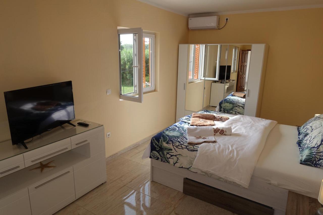 Apartments Leon 宁 外观 照片