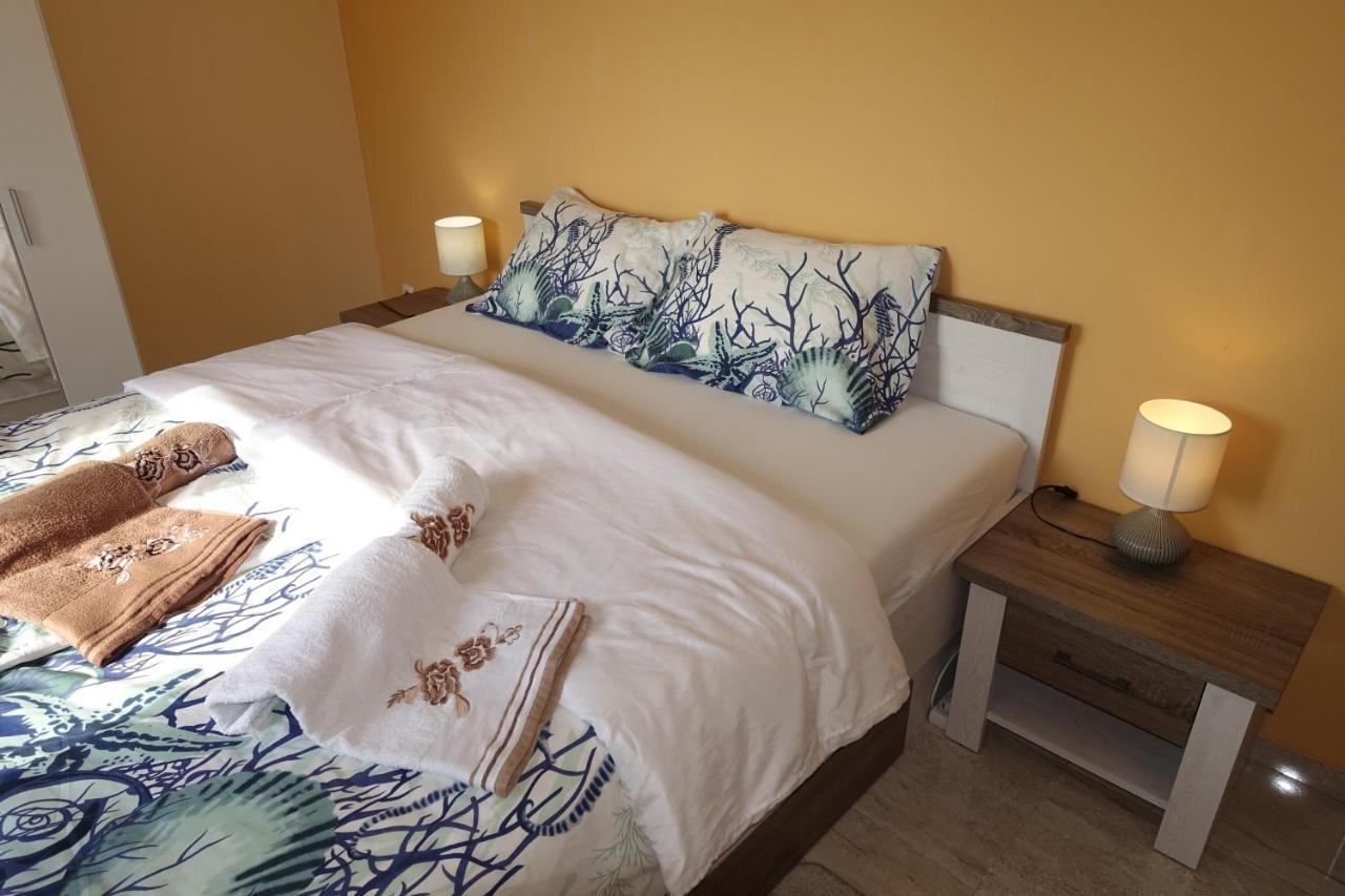 Apartments Leon 宁 外观 照片
